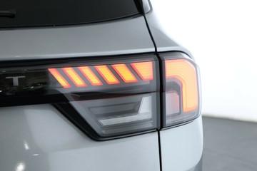 https://vehicle-cdn.autoleague.cloud/32409_61037725_17.jpg