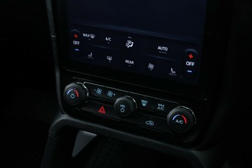 https://vehicle-cdn.autoleague.cloud/32409_61037725_28.jpg