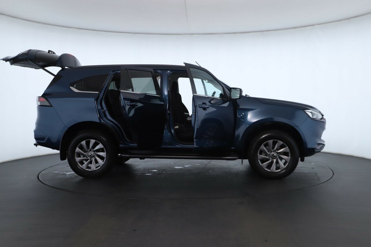 Isuzu Mu-x image 2
