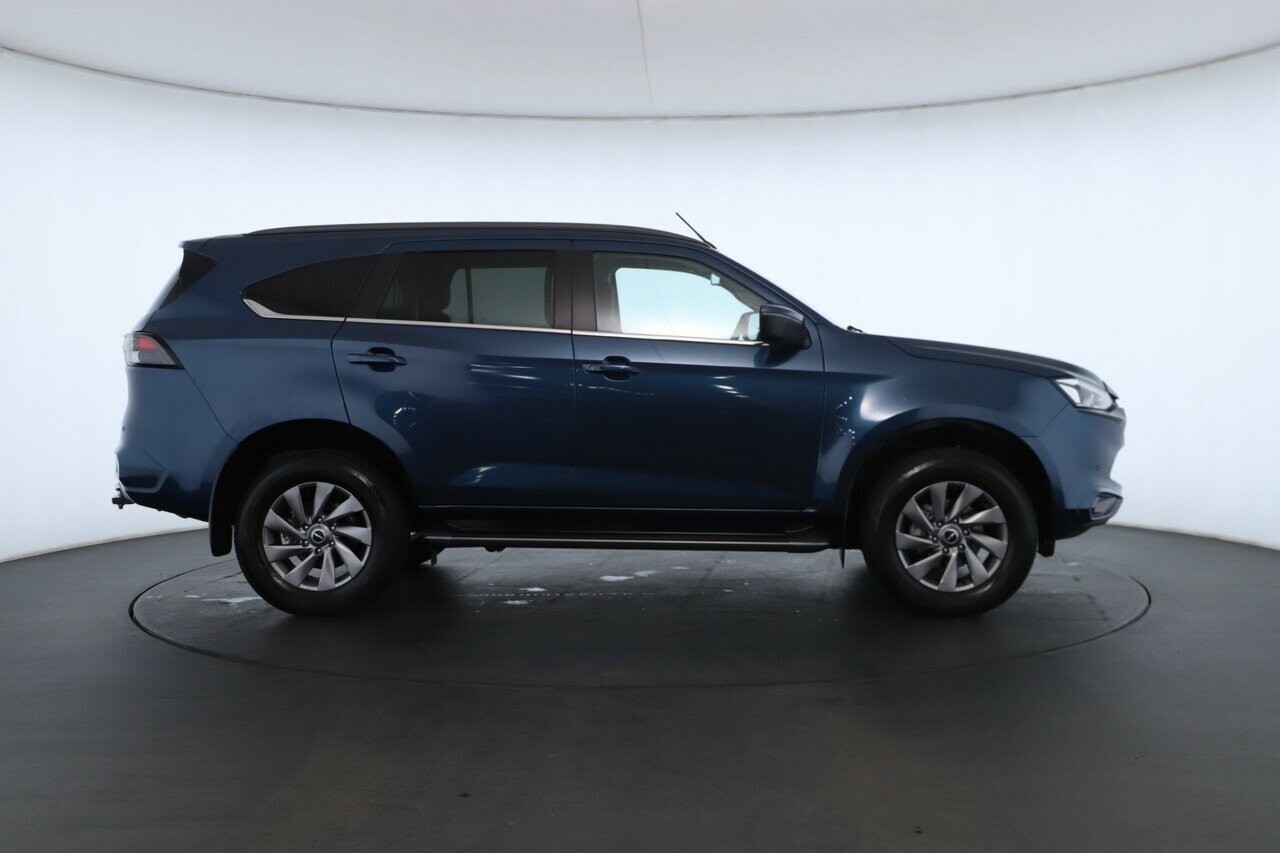 Isuzu Mu-x image 3