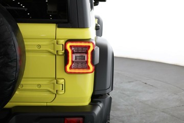 https://vehicle-cdn.autoleague.cloud/32409_61037824_14.jpg