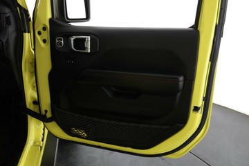 https://vehicle-cdn.autoleague.cloud/32409_61037824_17.jpg