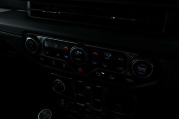 https://vehicle-cdn.autoleague.cloud/32409_61037824_24.jpg