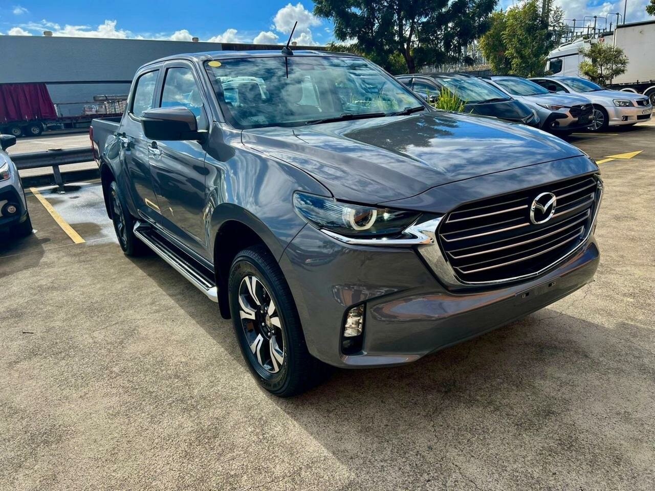 Mazda Bt-50 image 1