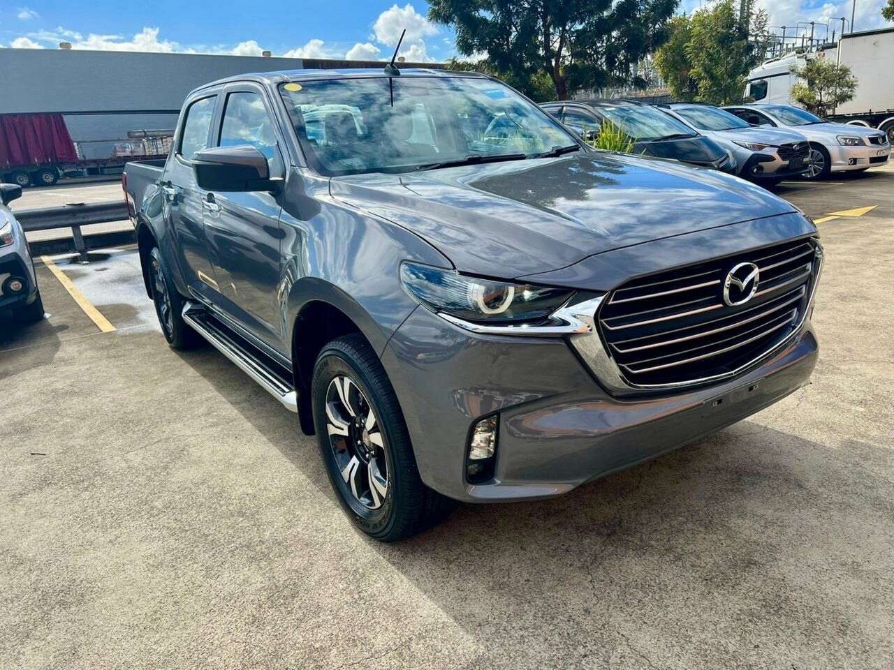 Mazda Bt-50 image 2