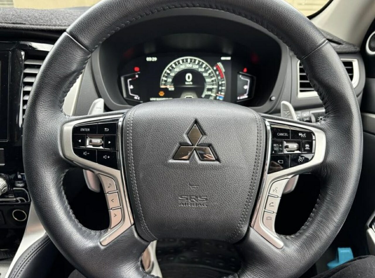 Mitsubishi Pajero Sport image 3