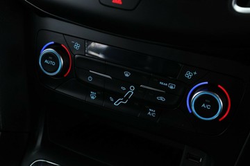 https://vehicle-cdn.autoleague.cloud/32409_61037937_27.jpg