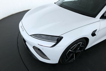 https://vehicle-cdn.autoleague.cloud/32409_61037976_10.jpg