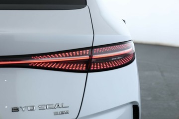 https://vehicle-cdn.autoleague.cloud/32409_61037976_15.jpg