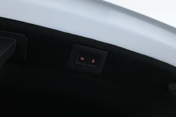 https://vehicle-cdn.autoleague.cloud/32409_61037976_17.jpg