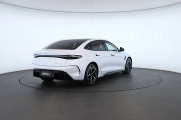 https://vehicle-cdn.autoleague.cloud/32409_61037976_18.jpg