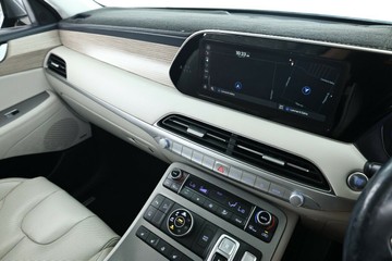 https://vehicle-cdn.autoleague.cloud/32409_61038096_24.jpg