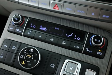 https://vehicle-cdn.autoleague.cloud/32409_61038096_28.jpg