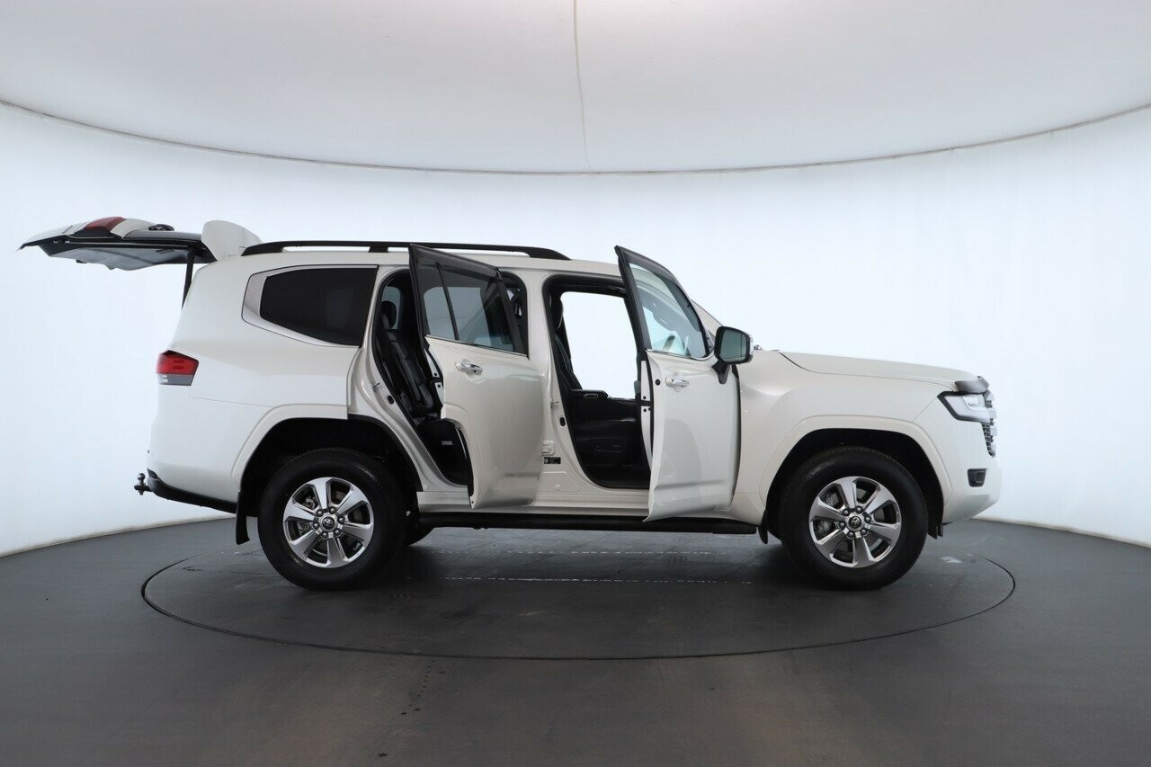 Toyota Landcruiser image 2