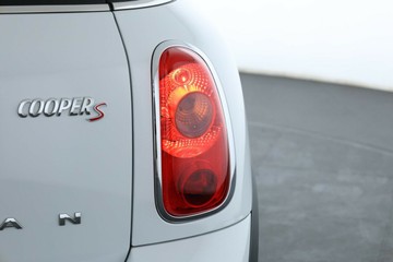 https://vehicle-cdn.autoleague.cloud/32409_61038204_15.jpg