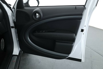 https://vehicle-cdn.autoleague.cloud/32409_61038204_18.jpg