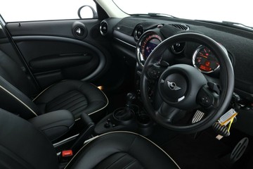 https://vehicle-cdn.autoleague.cloud/32409_61038204_20.jpg