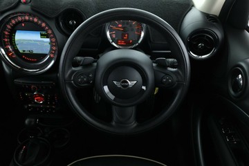 https://vehicle-cdn.autoleague.cloud/32409_61038204_21.jpg