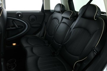 https://vehicle-cdn.autoleague.cloud/32409_61038204_33.jpg