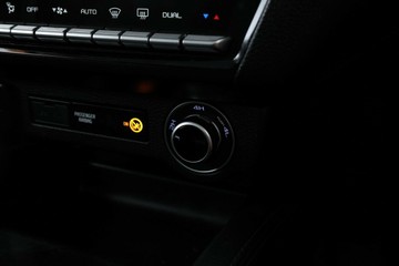 https://vehicle-cdn.autoleague.cloud/32409_61038331_26.jpg