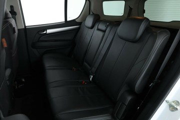 https://vehicle-cdn.autoleague.cloud/32409_61038337_34.jpg