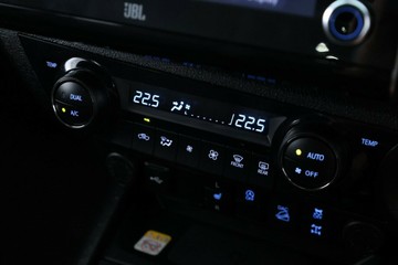https://vehicle-cdn.autoleague.cloud/32409_61038377_29.jpg