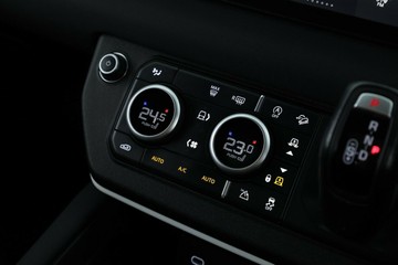 https://vehicle-cdn.autoleague.cloud/32409_61038379_28.jpg