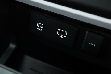 https://vehicle-cdn.autoleague.cloud/32409_61038379_30.jpg