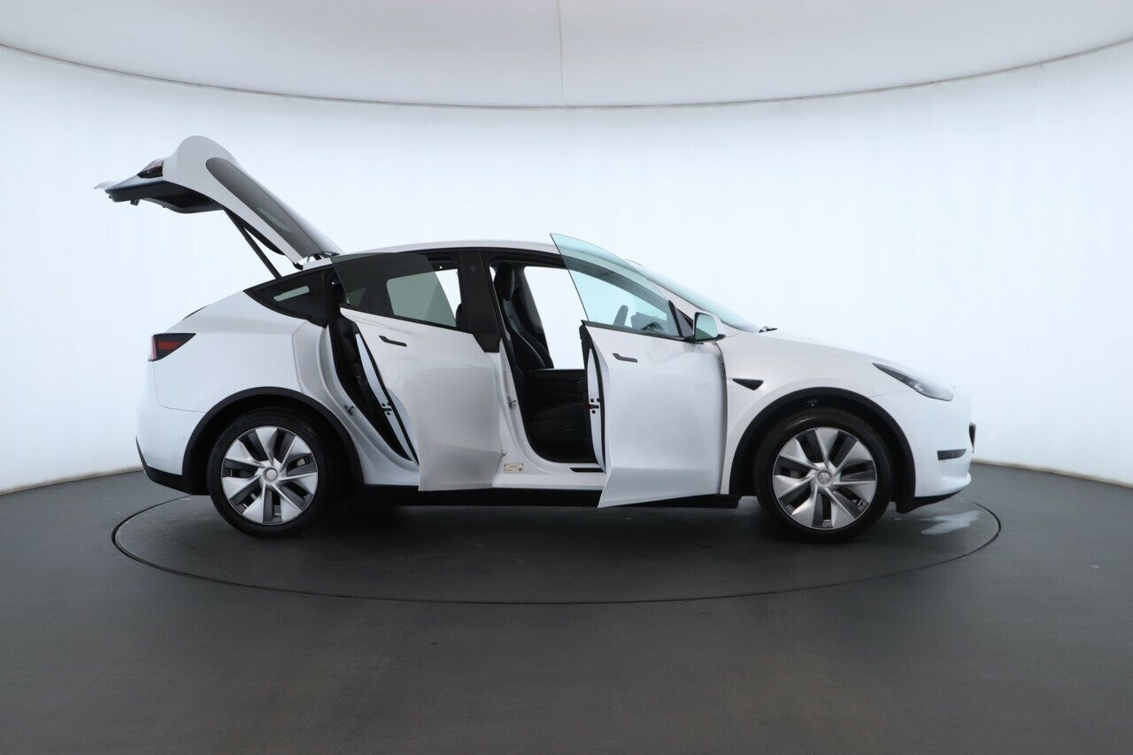 Tesla Model Y image 2