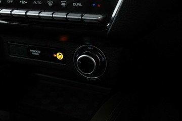 https://vehicle-cdn.autoleague.cloud/32409_61038488_27.jpg