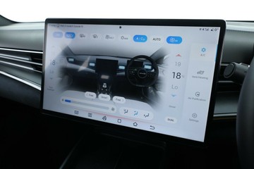 https://vehicle-cdn.autoleague.cloud/32409_61038489_18.jpg