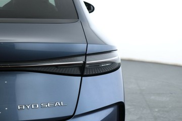 https://vehicle-cdn.autoleague.cloud/32409_61038489_7.jpg