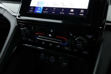 https://vehicle-cdn.autoleague.cloud/32409_61038490_26.jpg