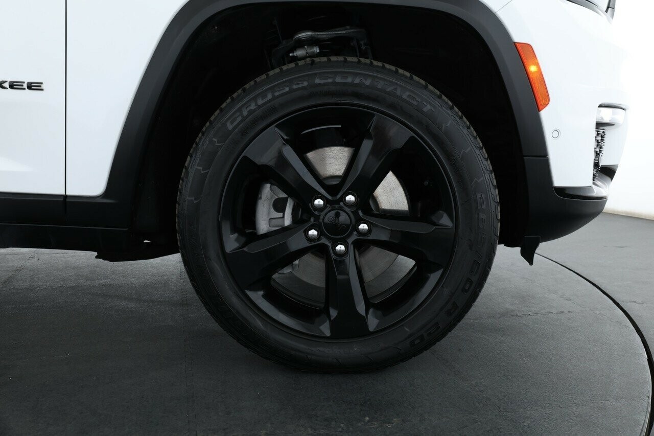 Jeep Grand Cherokee image 2