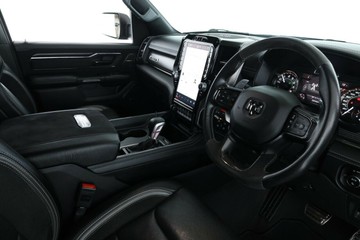 https://vehicle-cdn.autoleague.cloud/32409_61038775_19.jpg