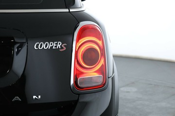 https://vehicle-cdn.autoleague.cloud/32409_61038777_15.jpg