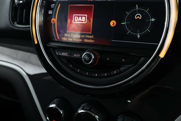 https://vehicle-cdn.autoleague.cloud/32409_61038777_27.jpg