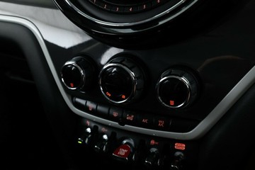 https://vehicle-cdn.autoleague.cloud/32409_61038777_28.jpg