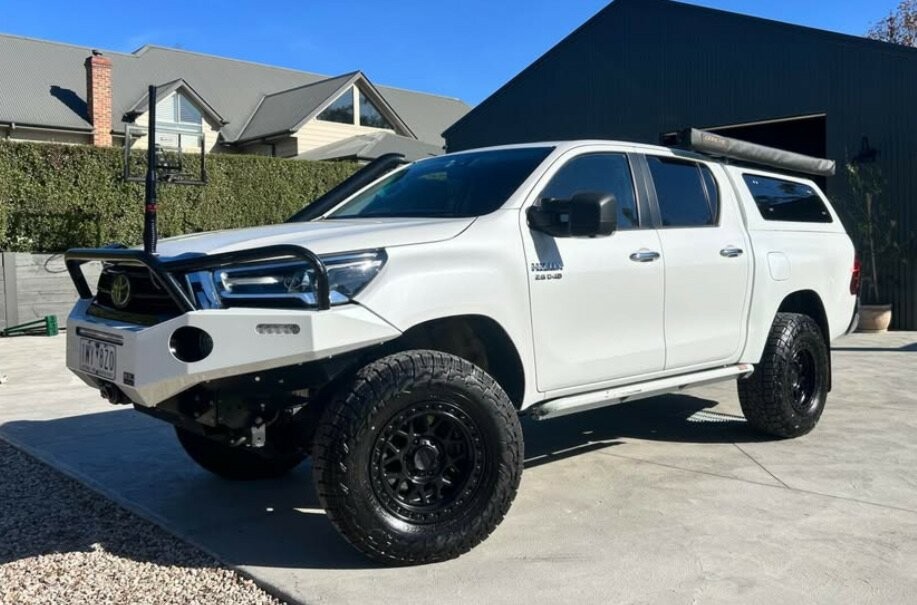 Toyota Hilux image 2