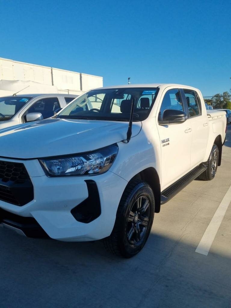 Toyota Hilux image 1