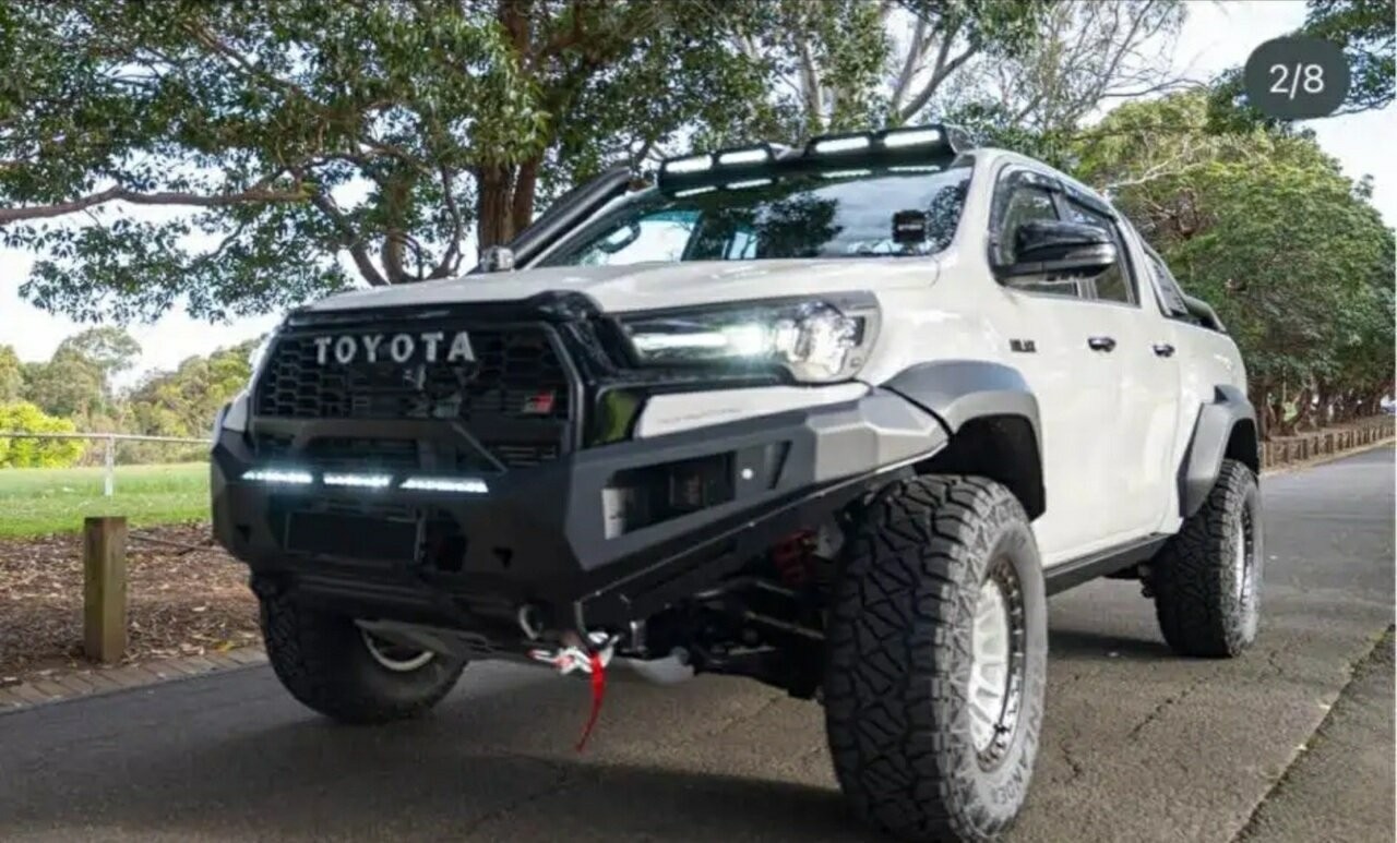 Toyota Hilux image 1