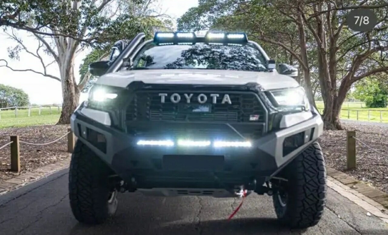 Toyota Hilux image 3