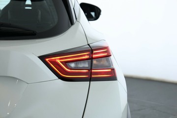 https://vehicle-cdn.autoleague.cloud/32409_61039058_15.jpg