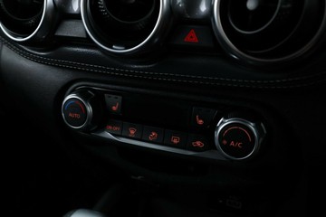 https://vehicle-cdn.autoleague.cloud/32409_61039058_27.jpg
