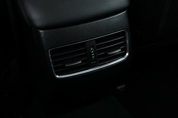 https://vehicle-cdn.autoleague.cloud/32409_61039113_36.jpg