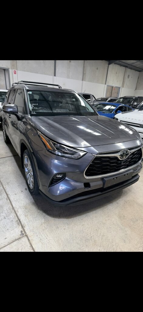 Toyota Kluger image 1