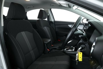 https://vehicle-cdn.autoleague.cloud/32409_61039184_19.jpg
