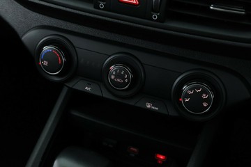 https://vehicle-cdn.autoleague.cloud/32409_61039184_27.jpg