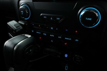 https://vehicle-cdn.autoleague.cloud/32409_61039194_27.jpg