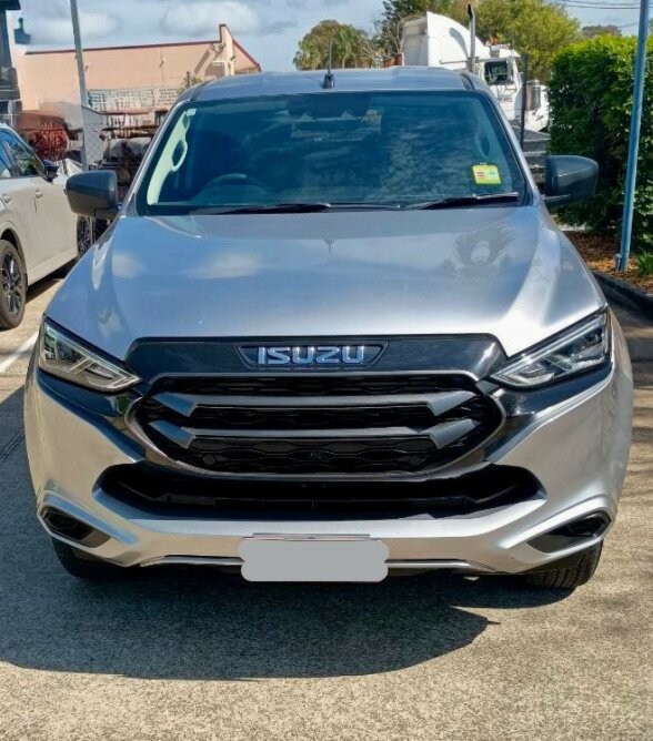 Isuzu Mu-x image 1